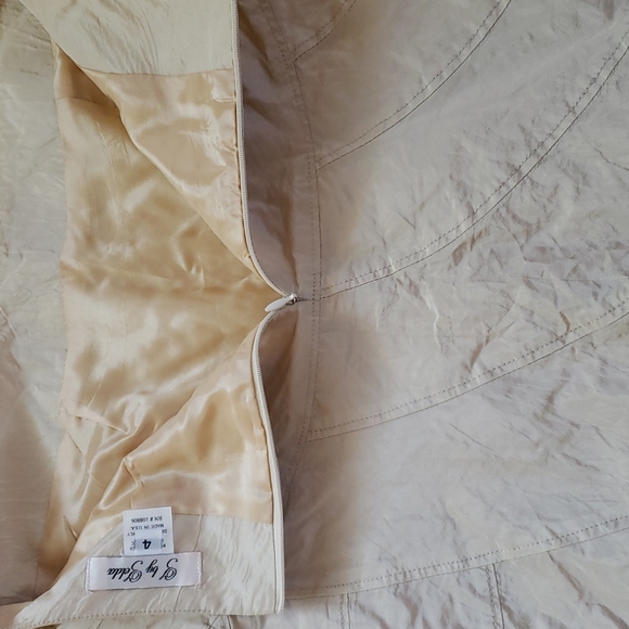 Skirt with zipper back - Picture 8 of 12